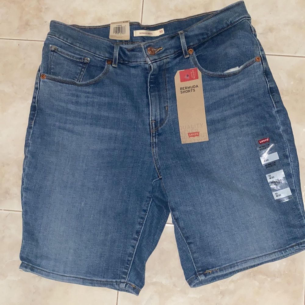 Levi's Mid Rise Bermuda Shorts